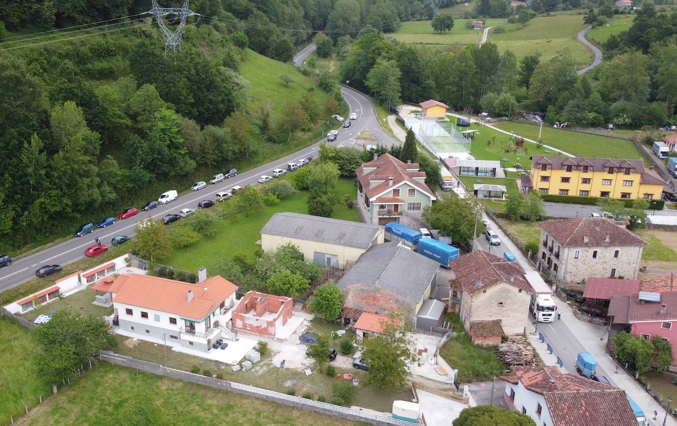 Una selección de pueblos medievales asturianos que permite recorrer los paisajes con más historia del Principado | En la imagen, Corao (Cangas de Onís)