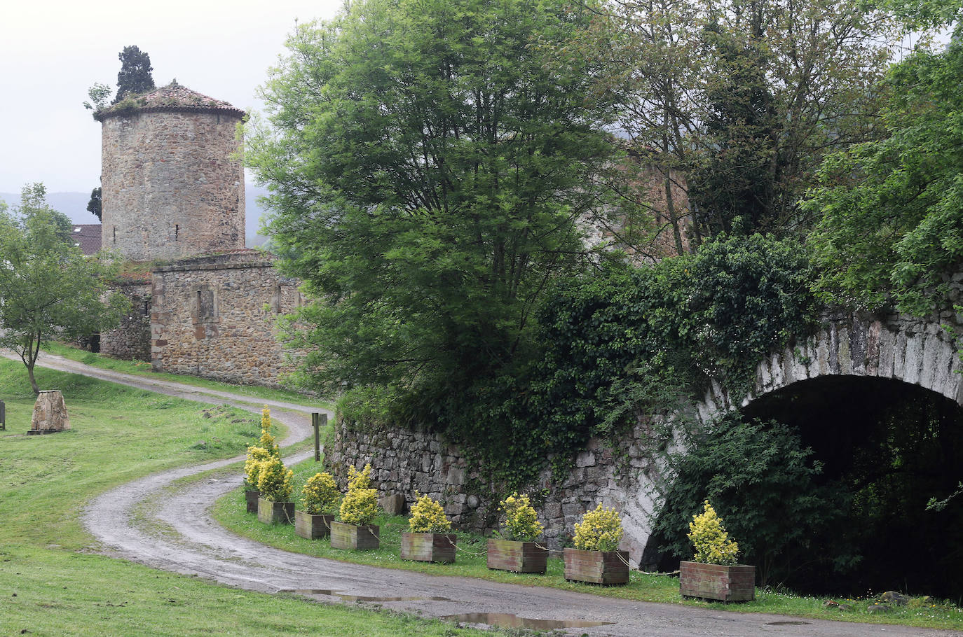 Una selección de pueblos medievales asturianos que permite recorrer los paisajes con más historia del Principado | En la imagen, Olloniego (Oviedo)