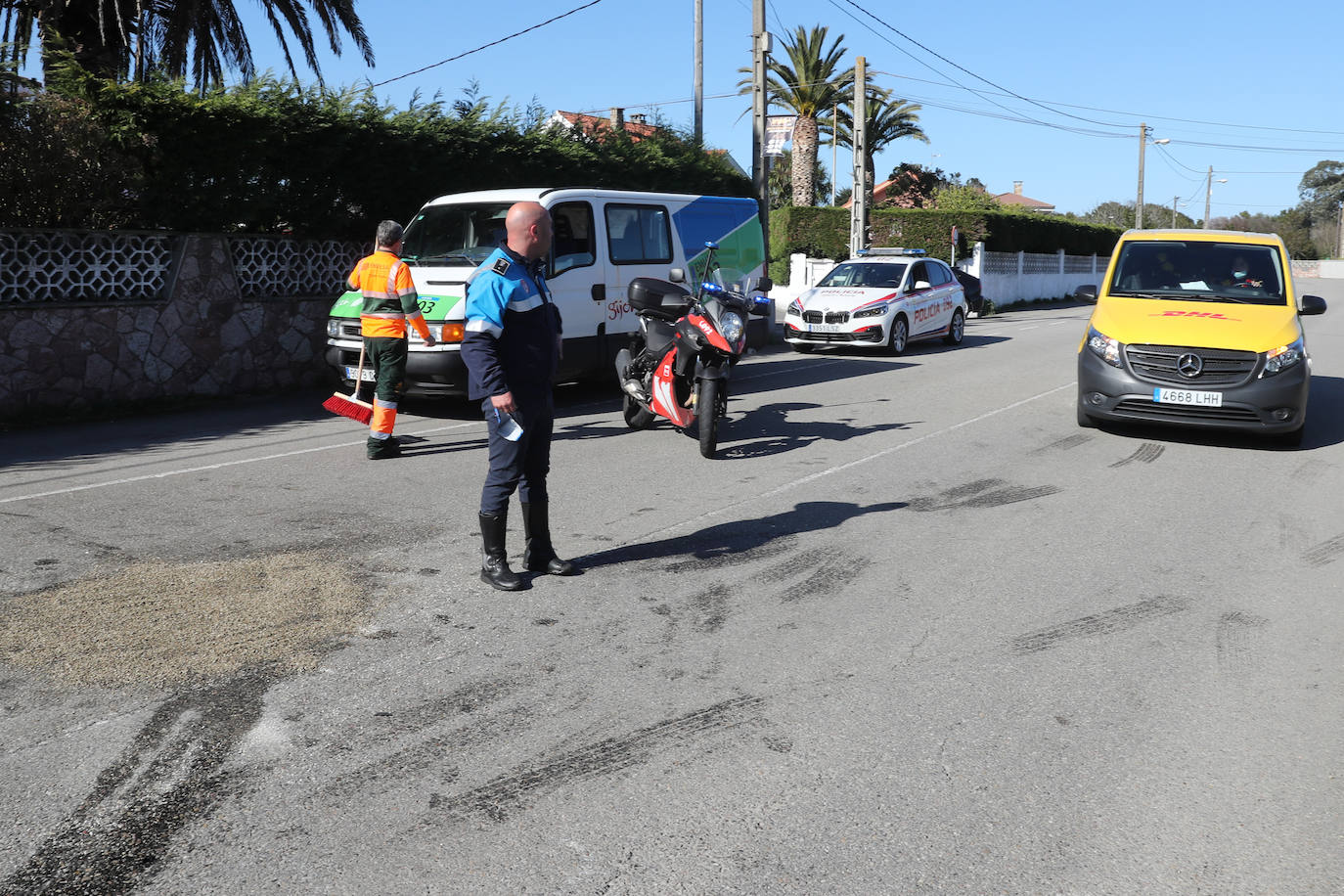 Fotos: Un accidente en la carretera de La Providencia deja tres heridos