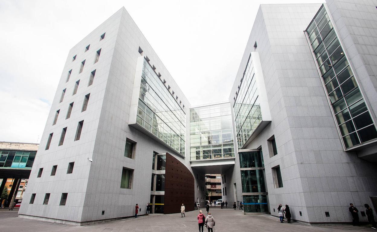 Afronta nueve meses de cárcel y una multa de 62.000 euros por causar un incendio en Tineo con su Quad