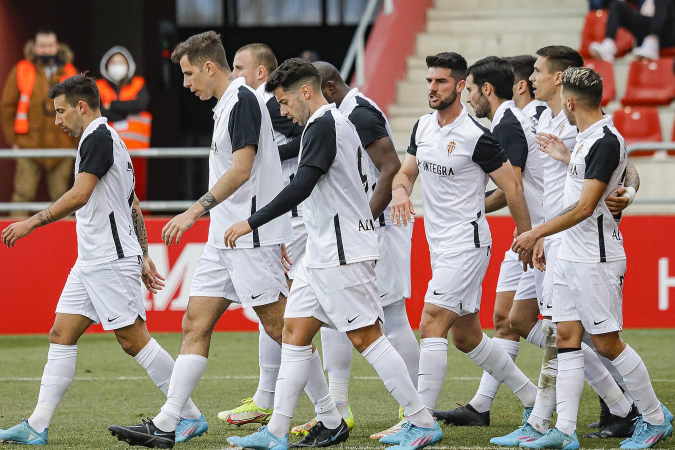 Djuka, Aitor y Rivera firman los tantos rojiblancos en un buen partido de los hombres de Gallego