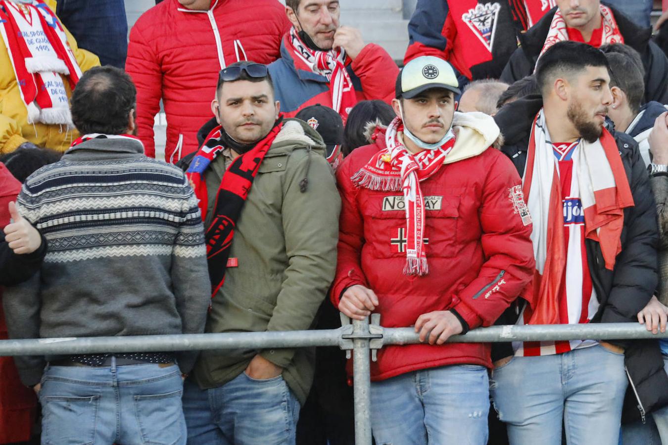 Fotos: ¿Estuviste en el Mirandés - Sporting? ¡Búscate!