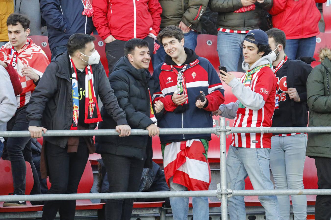 Fotos: ¿Estuviste en el Mirandés - Sporting? ¡Búscate!