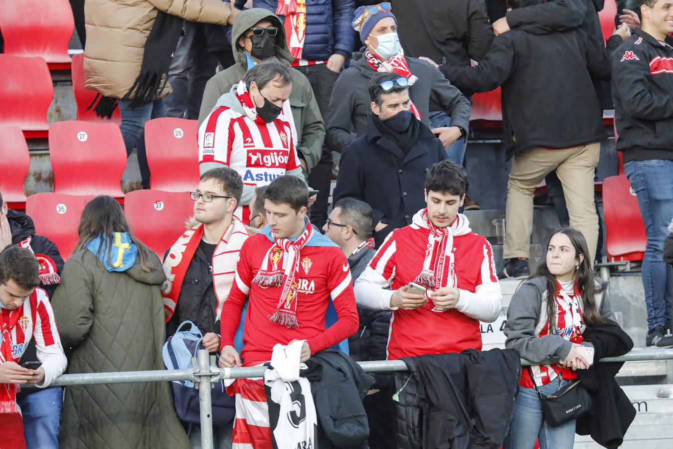 Fotos: ¿Estuviste en el Mirandés - Sporting? ¡Búscate!