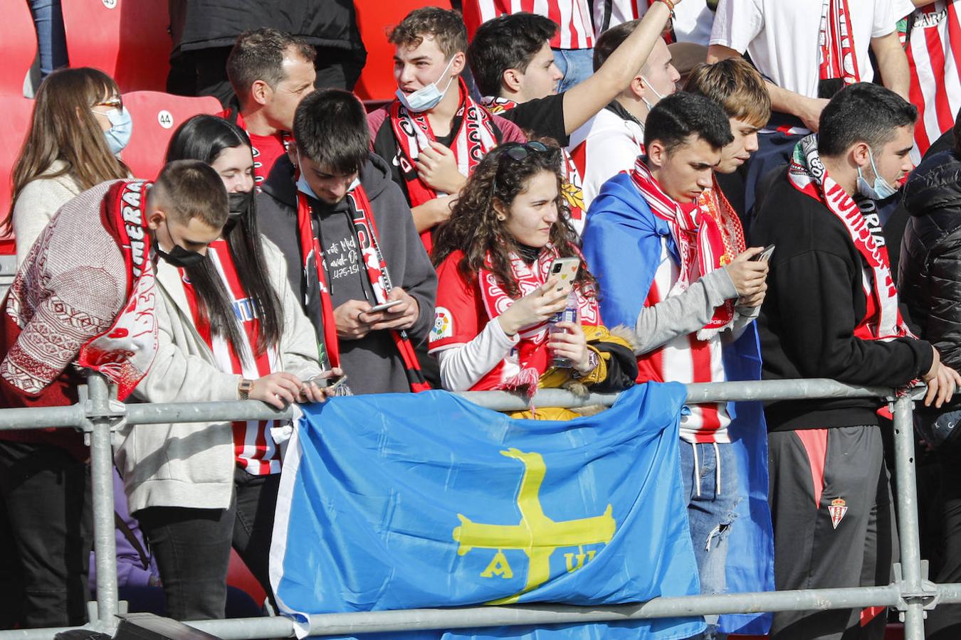 Fotos: ¿Estuviste en el Mirandés - Sporting? ¡Búscate!