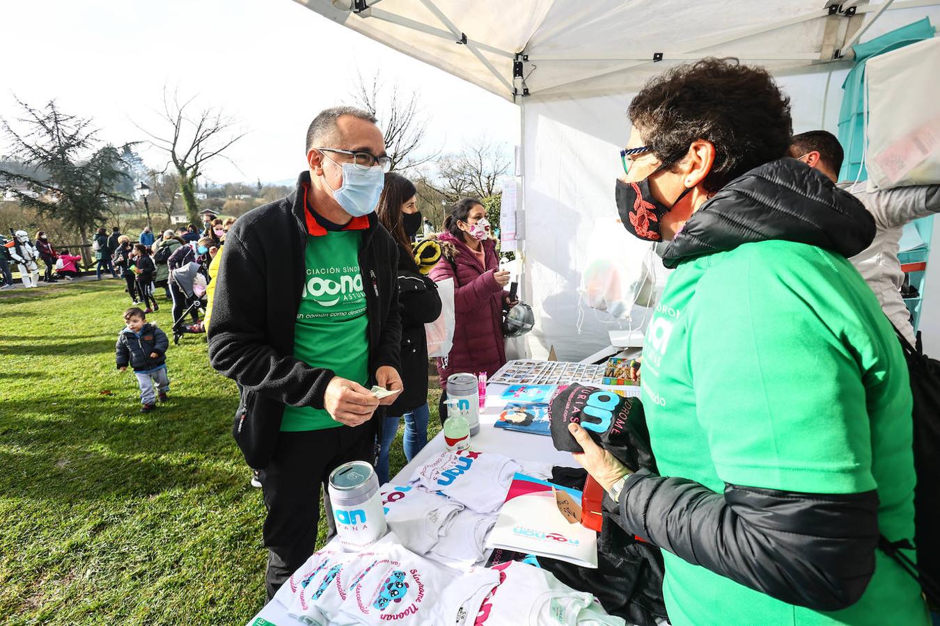 Decenas de personas aprovecharon la mañana de hoy, donde el tiempo acompañó, para realizar una marcha con salida en el laberinto del Parque de Invierno y proseguir durante cuatro kilómetros para «mostrar a la sociedad que el síndrome de Noonan también existe».