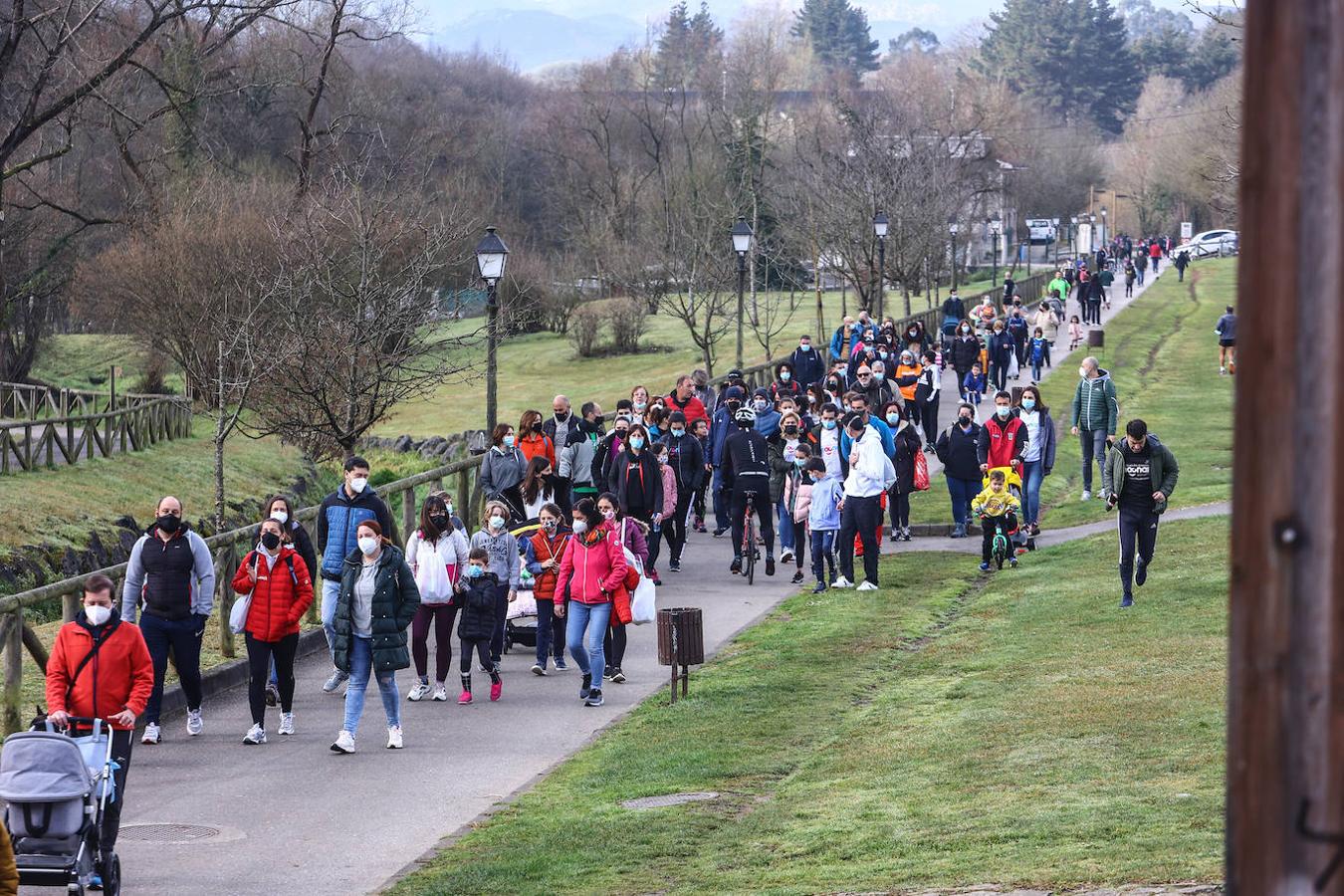 Decenas de personas aprovecharon la mañana de hoy, donde el tiempo acompañó, para realizar una marcha con salida en el laberinto del Parque de Invierno y proseguir durante cuatro kilómetros para «mostrar a la sociedad que el síndrome de Noonan también existe».