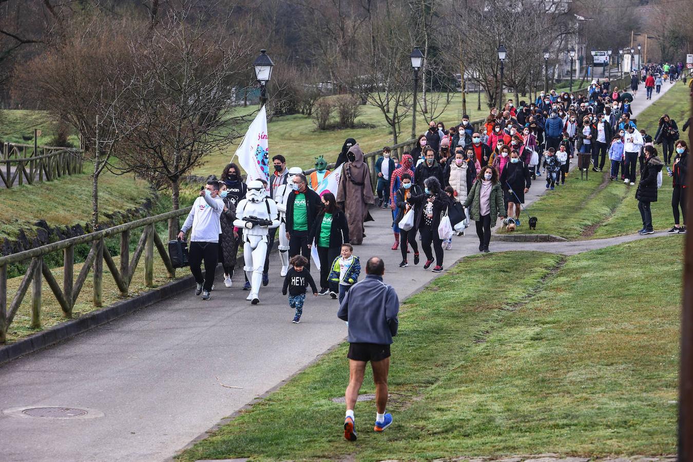 Decenas de personas aprovecharon la mañana de hoy, donde el tiempo acompañó, para realizar una marcha con salida en el laberinto del Parque de Invierno y proseguir durante cuatro kilómetros para «mostrar a la sociedad que el síndrome de Noonan también existe».