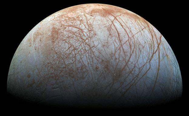 Europa, a partir de un mosaico de imágenes tomadas en los 90 por la sonda Galileo.