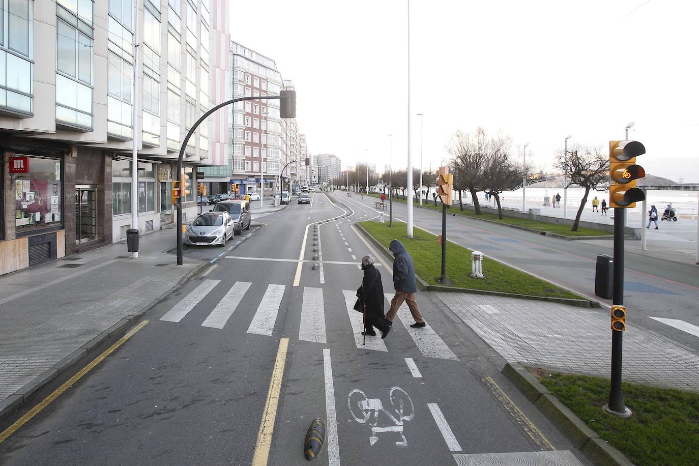 Parar con el coche en un carril bici es motivo de multa