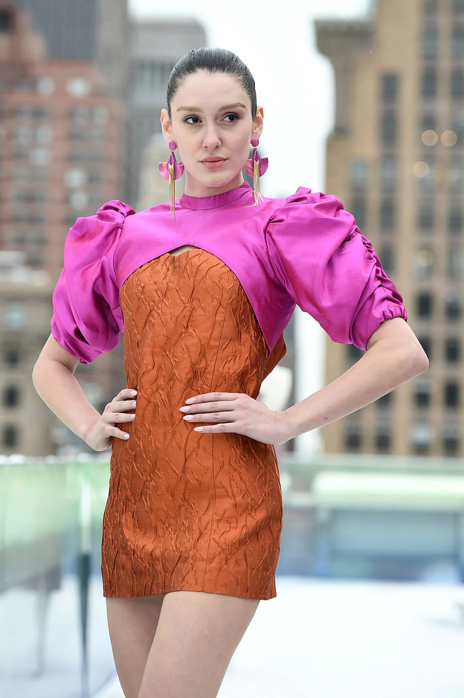 La diseñadora Gabriela Rose, fundadora de la marca española 'Paniculata', en la New York Fashion Week. La colección de la joven «medio americana y medio asturiana», que se crió en Gijón, llegan cargados de luz, rosa y aire fresco.