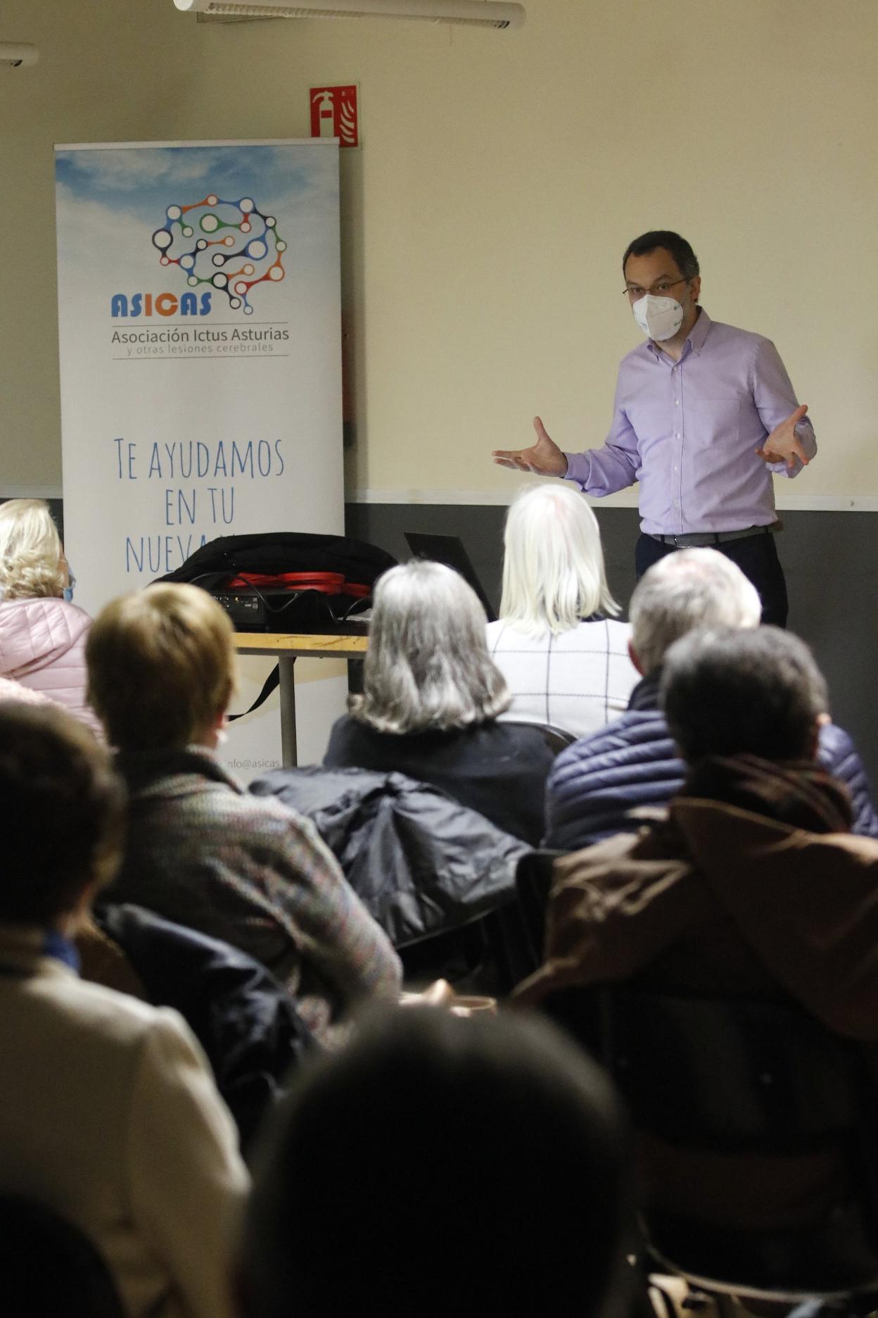 La charla en el centro social de Ciudad Naranco. 