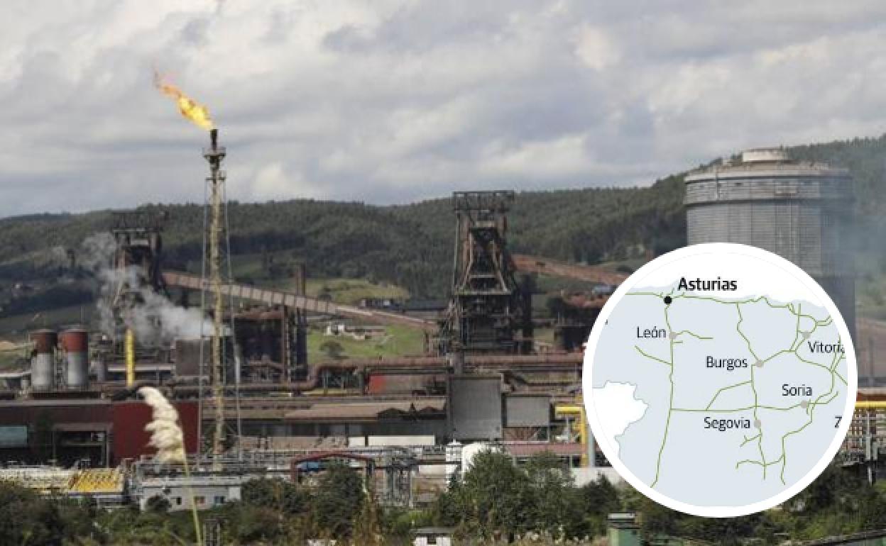  En grande, la factoría de Arcelor en Gijón. Abajo, mapa de la red de gaseoductos de Enagas en el norte de España 