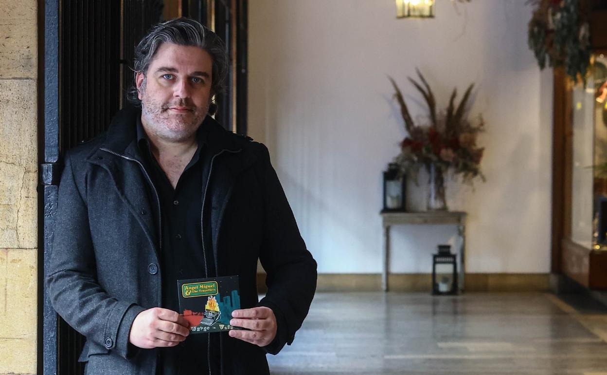 Ángel Miguel, ayer, en la calle Ventura Rodríguez. 