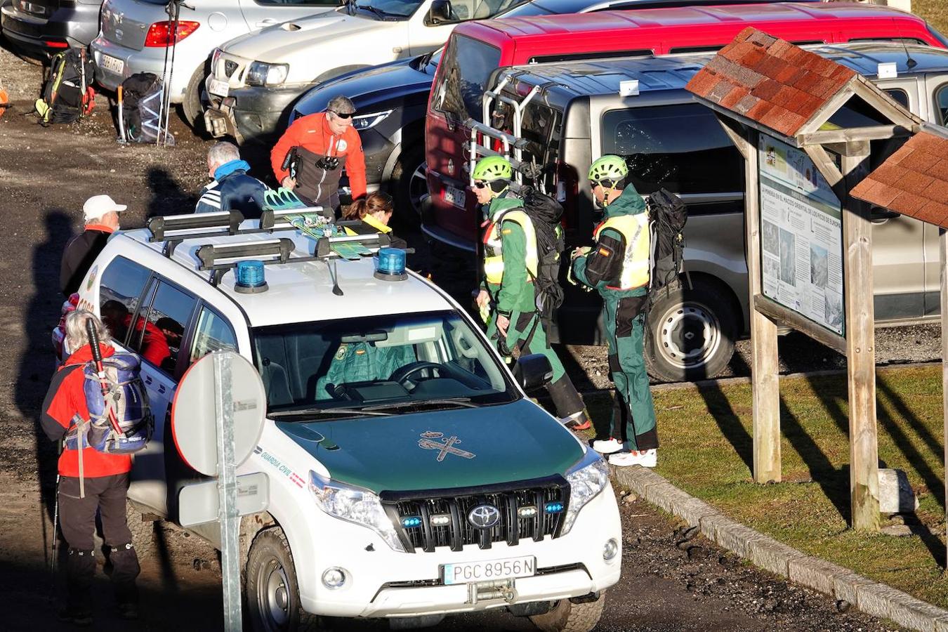 El cuerpo sin vida de Carlos Ugidos, el montañero llanisco desaparecido en Picos de Europa, fue hallado este jueves a las 12.15 horas en la ladera norte del pico Mancondiú y las primeras hipótesis apuntan a una caida por una ladera de fuerte pendiente.