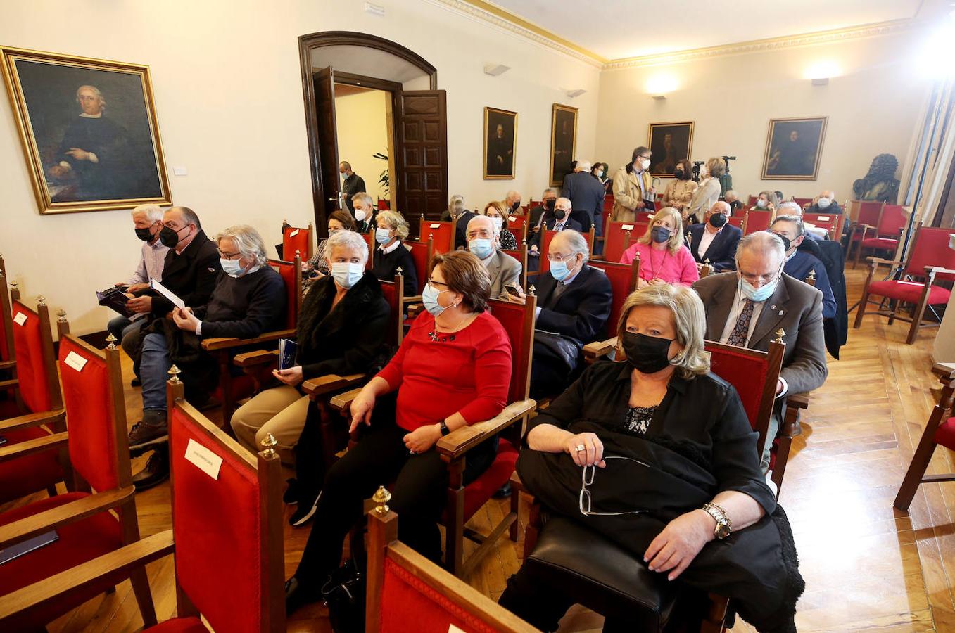 La Asociación Galbán, Amador Menéndez, el diplomático Alfredo Martínez, el Coro El León de Oro y el Ridea reciben los galardones de la Asociación Amigos de Cudillero.