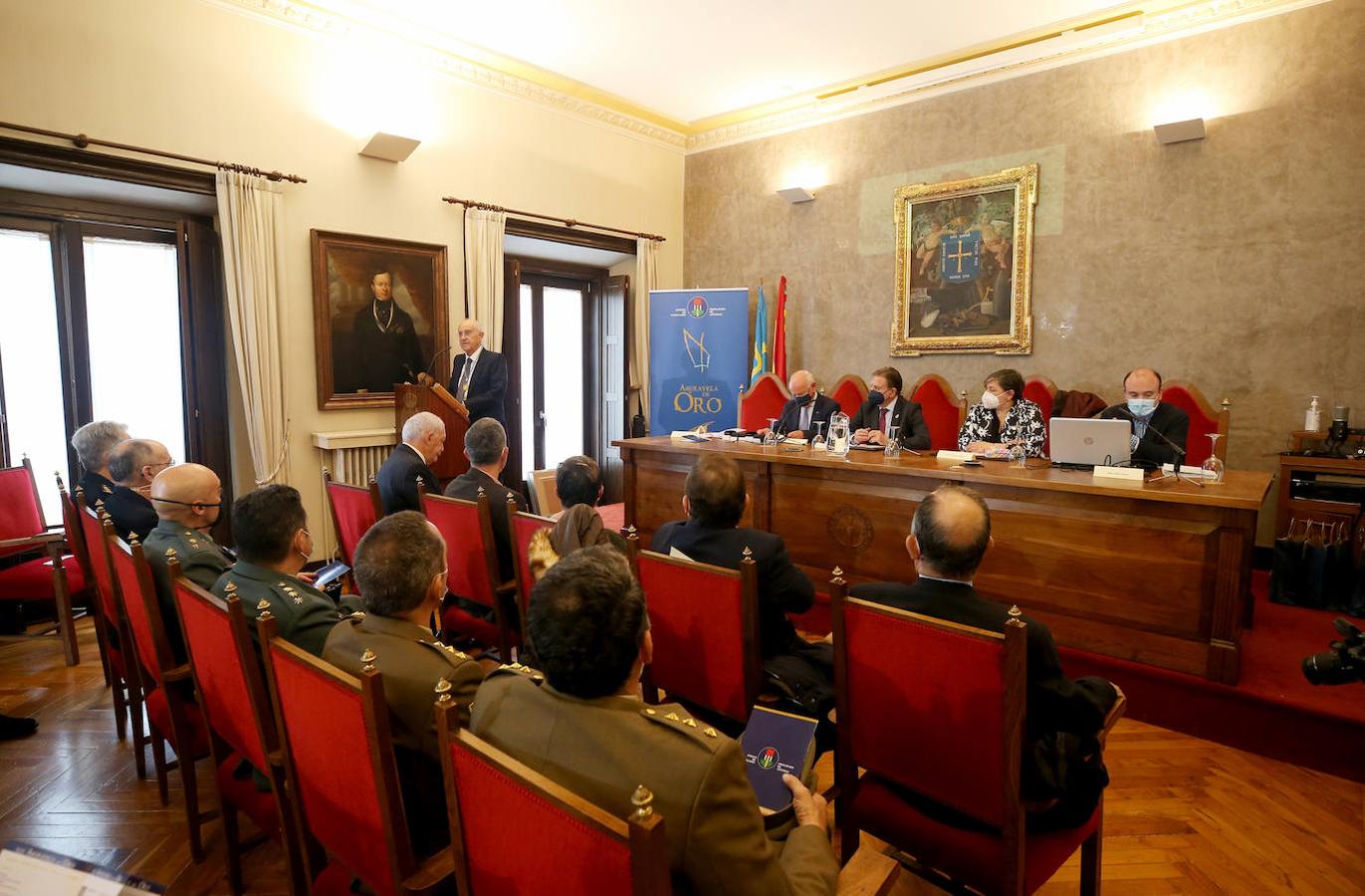 La Asociación Galbán, Amador Menéndez, el diplomático Alfredo Martínez, el Coro El León de Oro y el Ridea reciben los galardones de la Asociación Amigos de Cudillero.