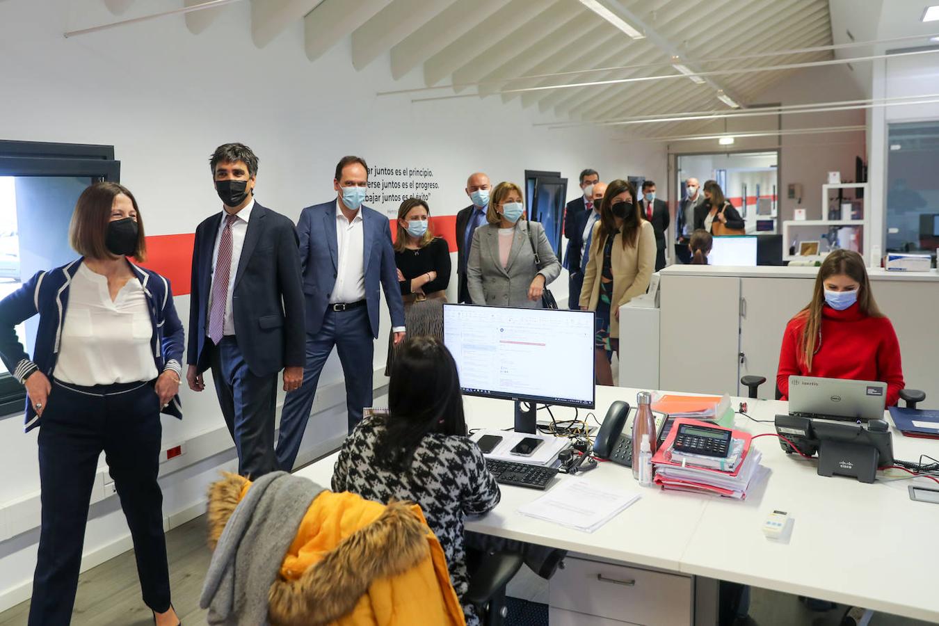 El secretario de Estado de Economía y Apoyo a la Empresa, Gonzalo García visitó este viernes las instalaciones de Izertis, donde se reunió también con representantes del proyecto Field Digital Lab de FADE.
