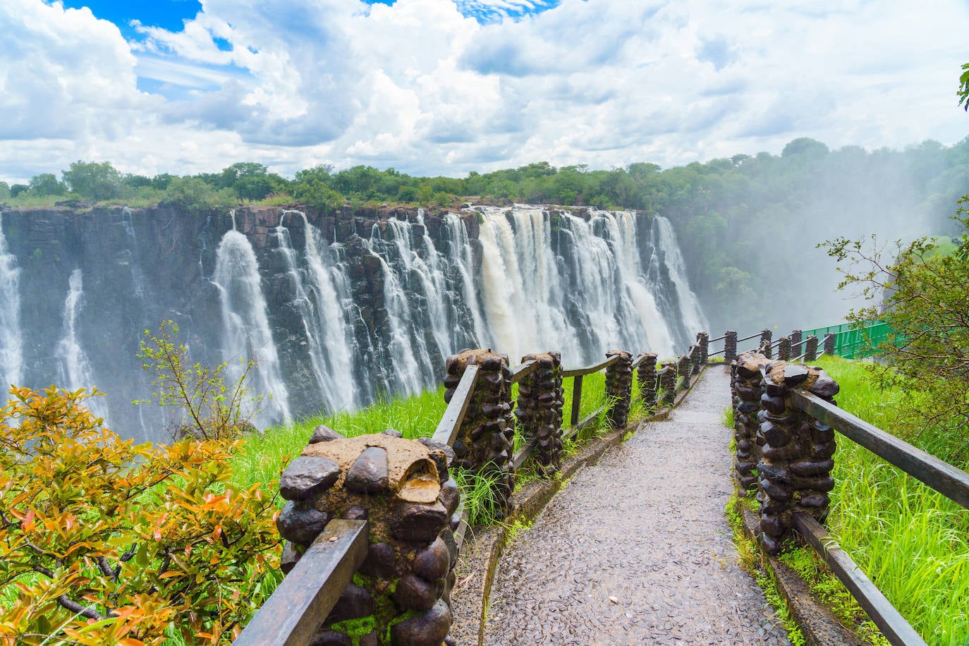 Recorrido por algunos de los saltos de agua más increíbles del planeta | En la imagen, cataratas Victoria, entre Zimbabue y Zambia