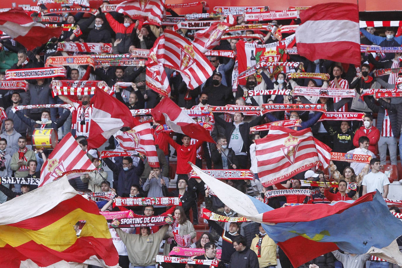 Fotos: ¿Estuviste en el Sporting-Ponferradina? ¡Búscate!