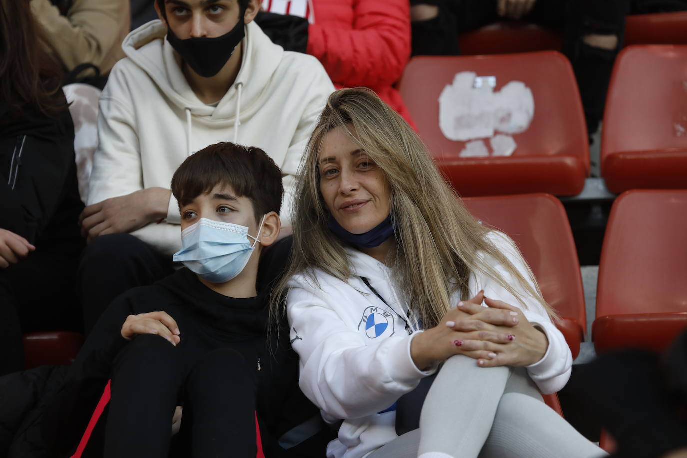 Fotos: ¿Estuviste en el Sporting-Ponferradina? ¡Búscate!