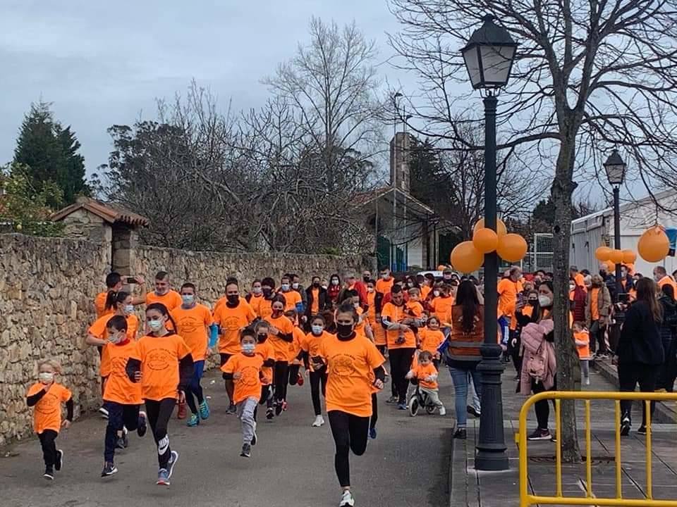 52 concejos de la región se visten de naranja en una carrera colectiva contra el cáncer infantil, organizada por la Asociación Galbán. El objetivo, recaudar fondos para promover la investigación bajo el lema «Una mejor supervivencia es posible». 