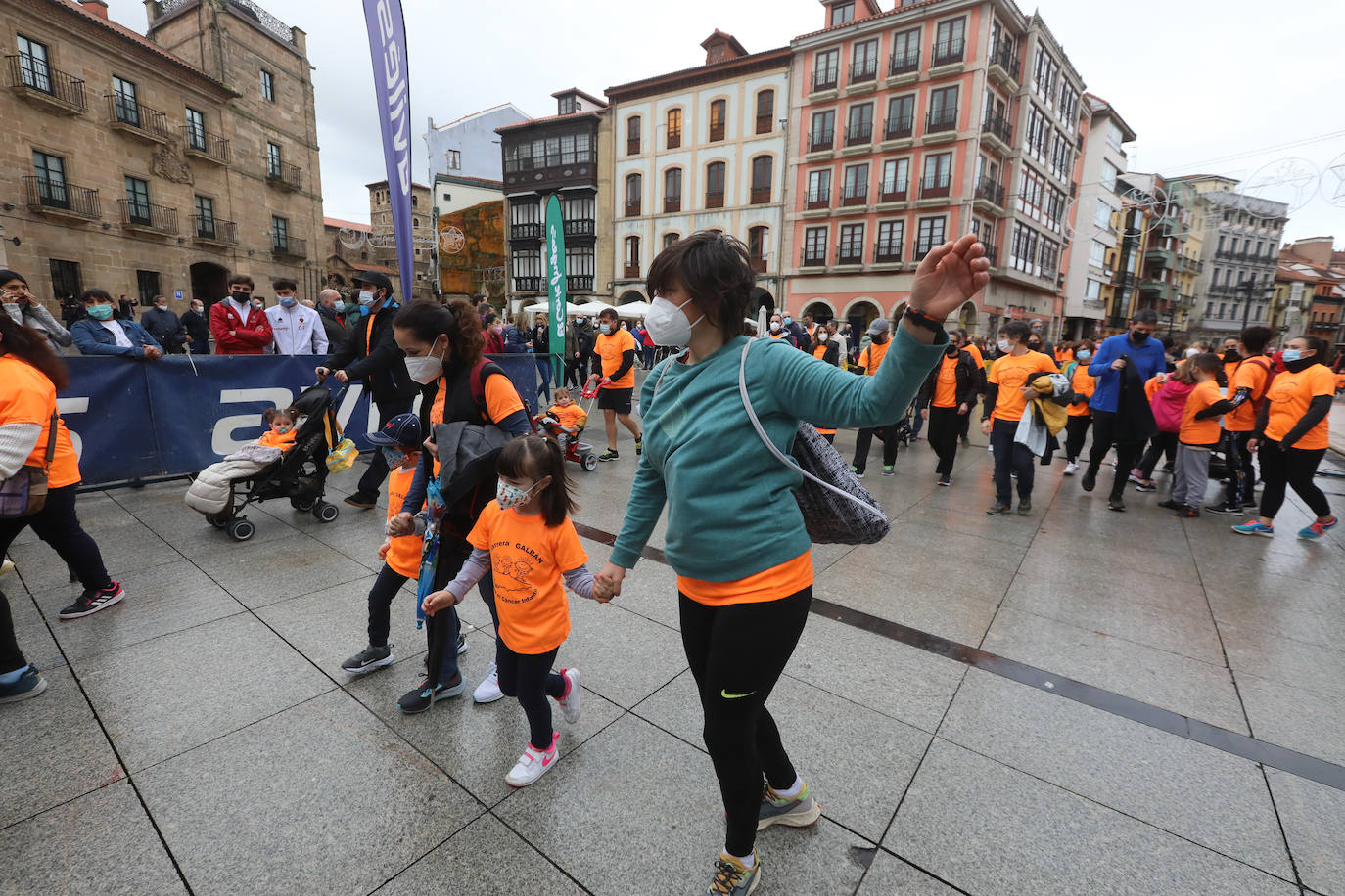 52 concejos de la región se visten de naranja en una carrera colectiva contra el cáncer infantil, organizada por la Asociación Galbán. El objetivo, recaudar fondos para promover la investigación bajo el lema «Una mejor supervivencia es posible». 