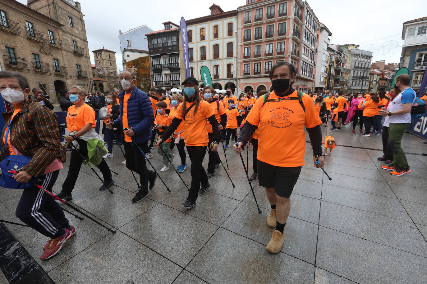 52 concejos de la región se visten de naranja en una carrera colectiva contra el cáncer infantil, organizada por la Asociación Galbán. El objetivo, recaudar fondos para promover la investigación bajo el lema «Una mejor supervivencia es posible». 