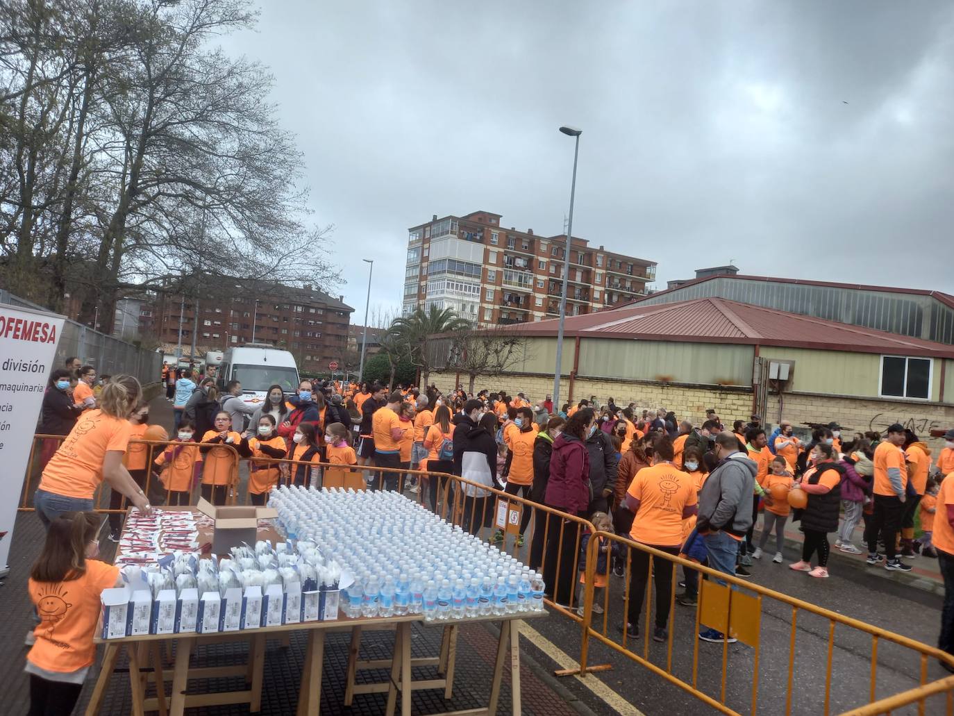 52 concejos de la región se visten de naranja en una carrera colectiva contra el cáncer infantil, organizada por la Asociación Galbán. El objetivo, recaudar fondos para promover la investigación bajo el lema «Una mejor supervivencia es posible». 