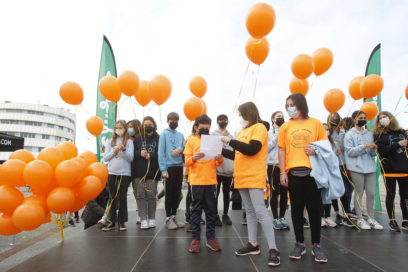 52 concejos de la región se visten de naranja en una carrera colectiva contra el cáncer infantil, organizada por la Asociación Galbán. El objetivo, recaudar fondos para promover la investigación bajo el lema «Una mejor supervivencia es posible». 