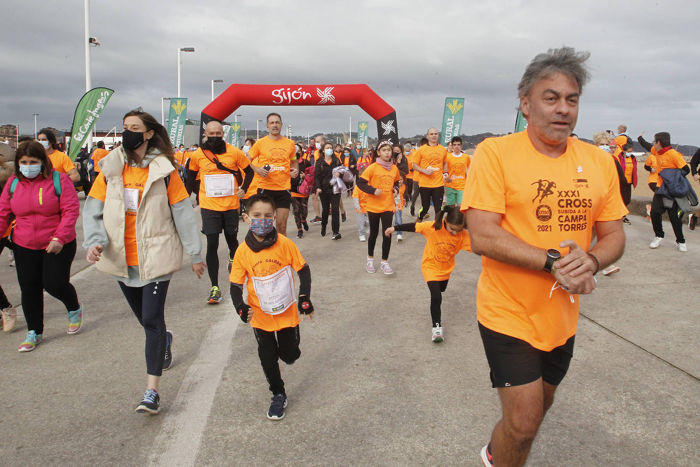 52 concejos de la región se visten de naranja en una carrera colectiva contra el cáncer infantil, organizada por la Asociación Galbán. El objetivo, recaudar fondos para promover la investigación bajo el lema «Una mejor supervivencia es posible». 