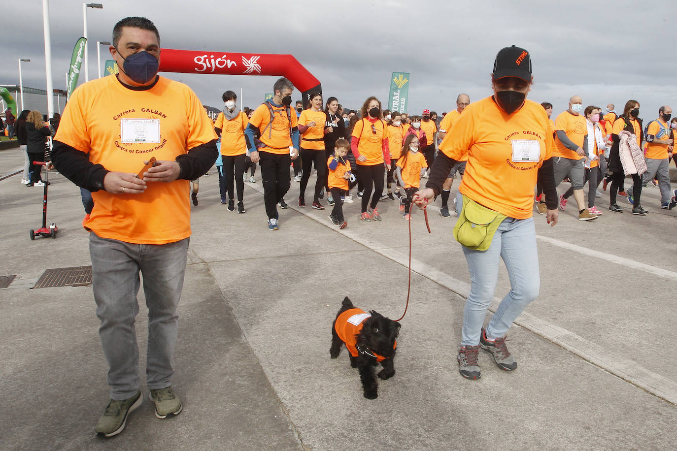 52 concejos de la región se visten de naranja en una carrera colectiva contra el cáncer infantil, organizada por la Asociación Galbán. El objetivo, recaudar fondos para promover la investigación bajo el lema «Una mejor supervivencia es posible». 