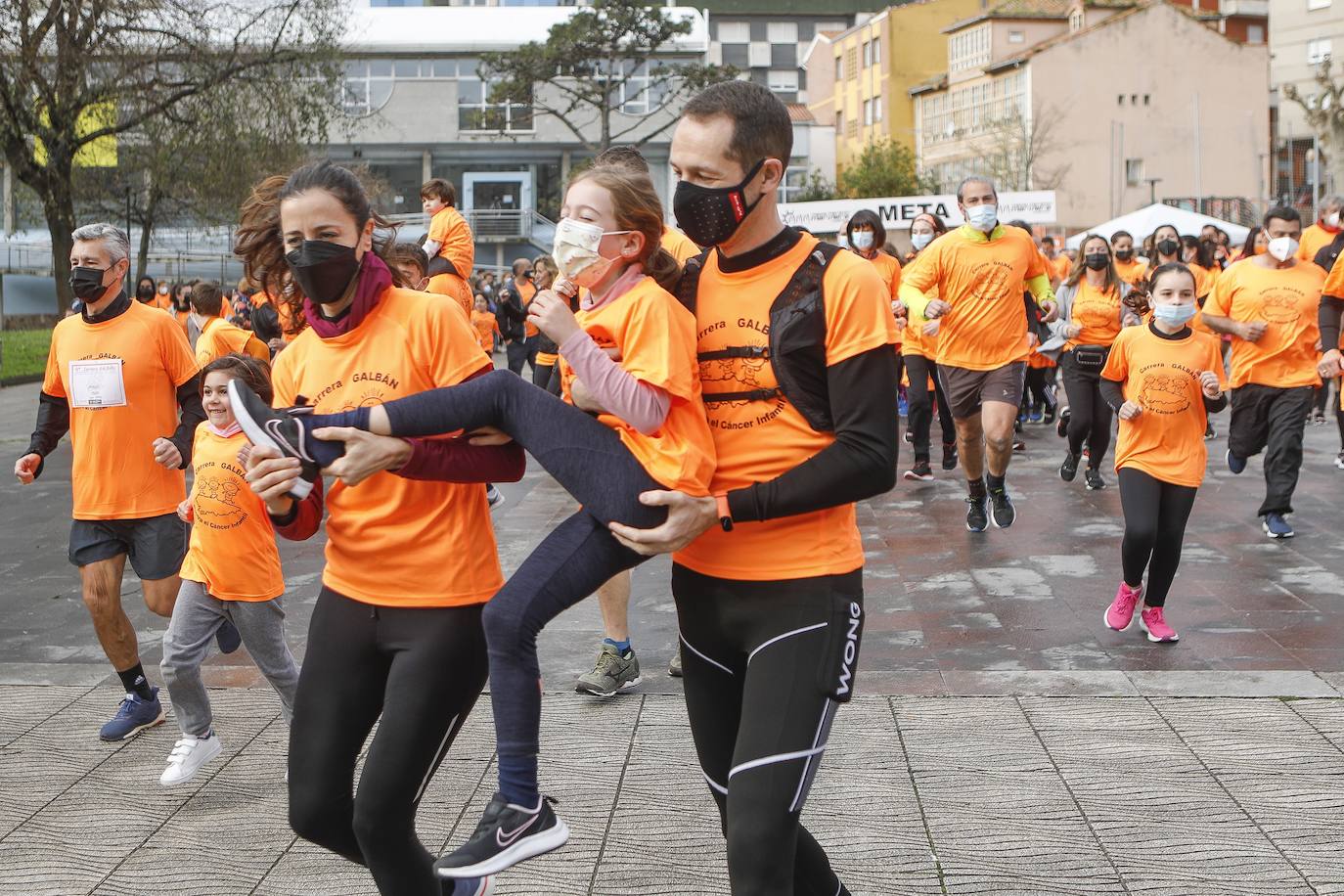 52 concejos de la región se visten de naranja en una carrera colectiva contra el cáncer infantil, organizada por la Asociación Galbán. El objetivo, recaudar fondos para promover la investigación bajo el lema «Una mejor supervivencia es posible». 