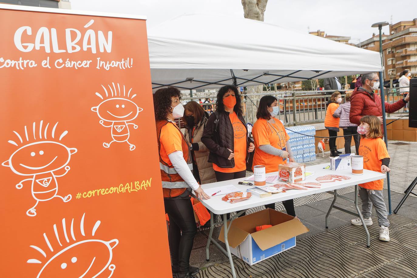 52 concejos de la región se visten de naranja en una carrera colectiva contra el cáncer infantil, organizada por la Asociación Galbán. El objetivo, recaudar fondos para promover la investigación bajo el lema «Una mejor supervivencia es posible». 