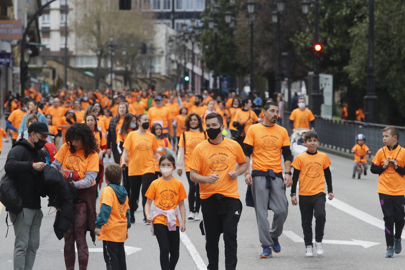 52 concejos de la región se visten de naranja en una carrera colectiva contra el cáncer infantil, organizada por la Asociación Galbán. El objetivo, recaudar fondos para promover la investigación bajo el lema «Una mejor supervivencia es posible». 