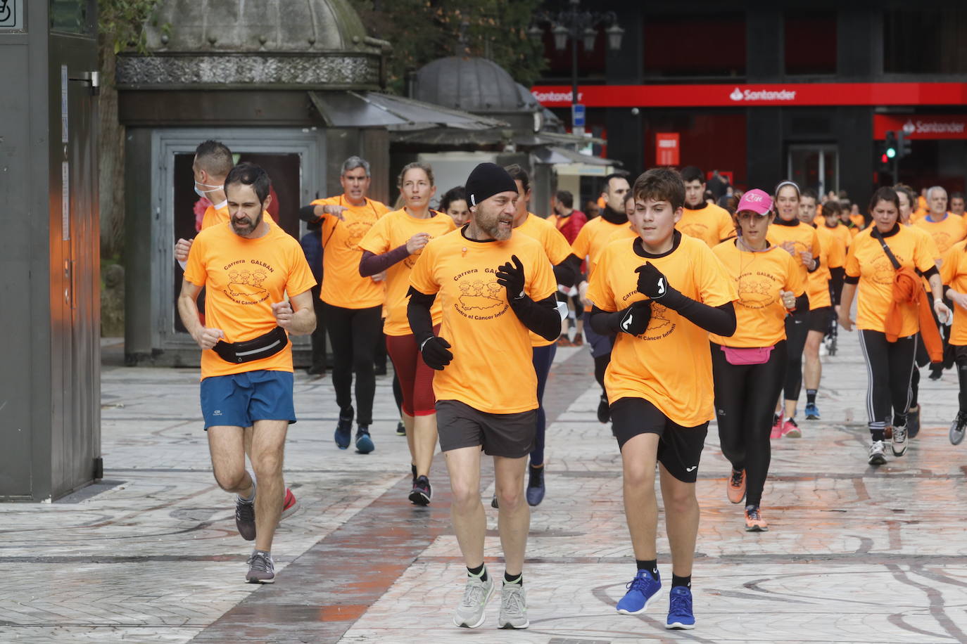 52 concejos de la región se visten de naranja en una carrera colectiva contra el cáncer infantil, organizada por la Asociación Galbán. El objetivo, recaudar fondos para promover la investigación bajo el lema «Una mejor supervivencia es posible». 