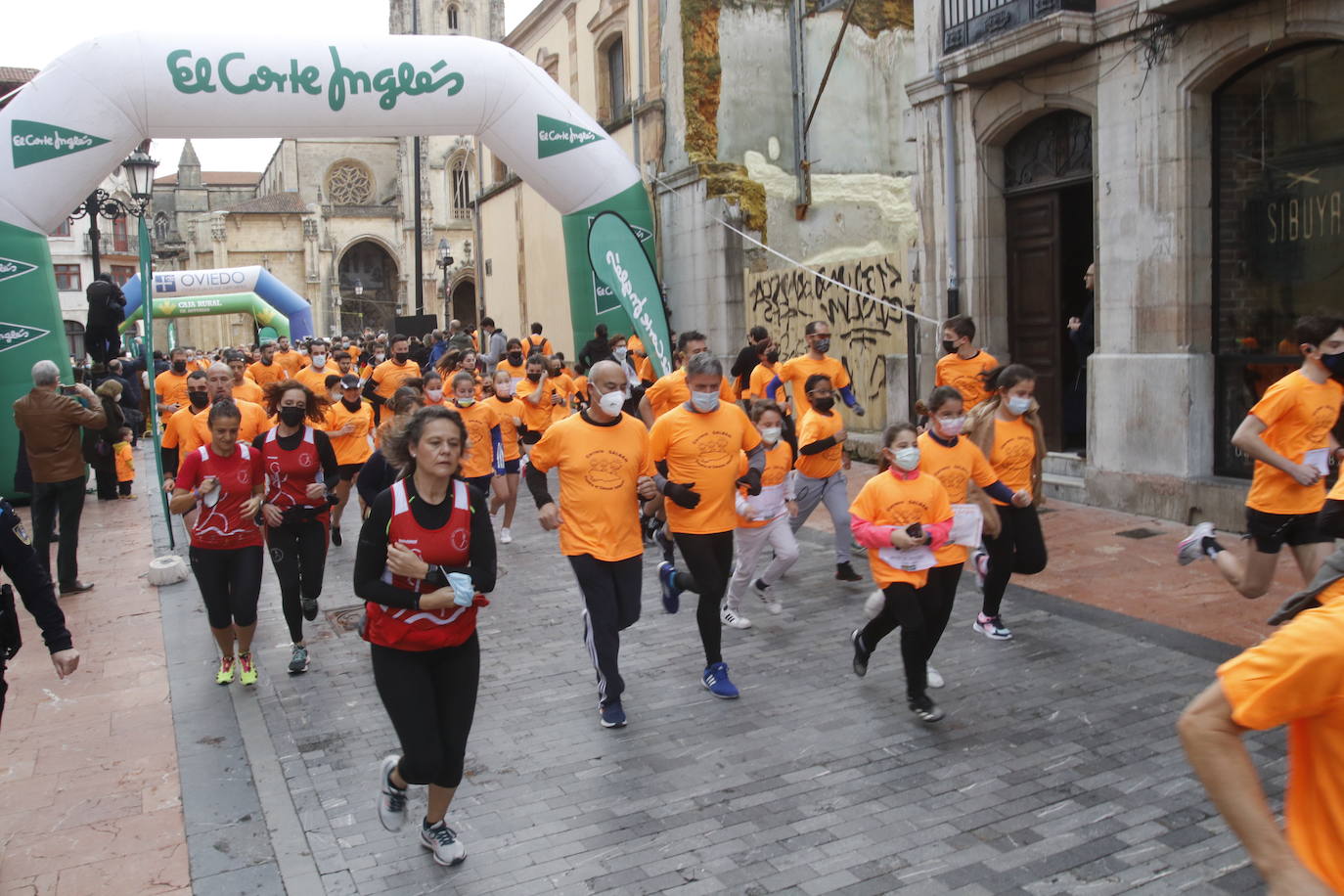 52 concejos de la región se visten de naranja en una carrera colectiva contra el cáncer infantil, organizada por la Asociación Galbán. El objetivo, recaudar fondos para promover la investigación bajo el lema «Una mejor supervivencia es posible». 