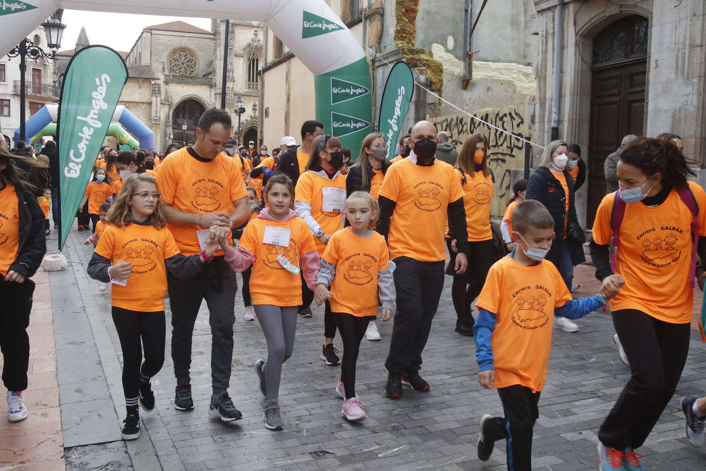 52 concejos de la región se visten de naranja en una carrera colectiva contra el cáncer infantil, organizada por la Asociación Galbán. El objetivo, recaudar fondos para promover la investigación bajo el lema «Una mejor supervivencia es posible». 