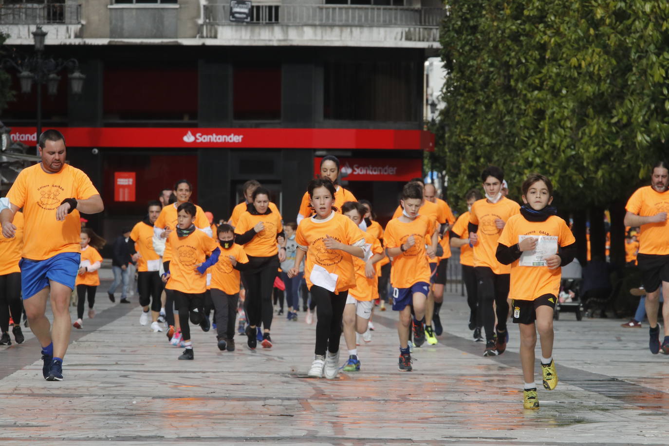 52 concejos de la región se visten de naranja en una carrera colectiva contra el cáncer infantil, organizada por la Asociación Galbán. El objetivo, recaudar fondos para promover la investigación bajo el lema «Una mejor supervivencia es posible». 