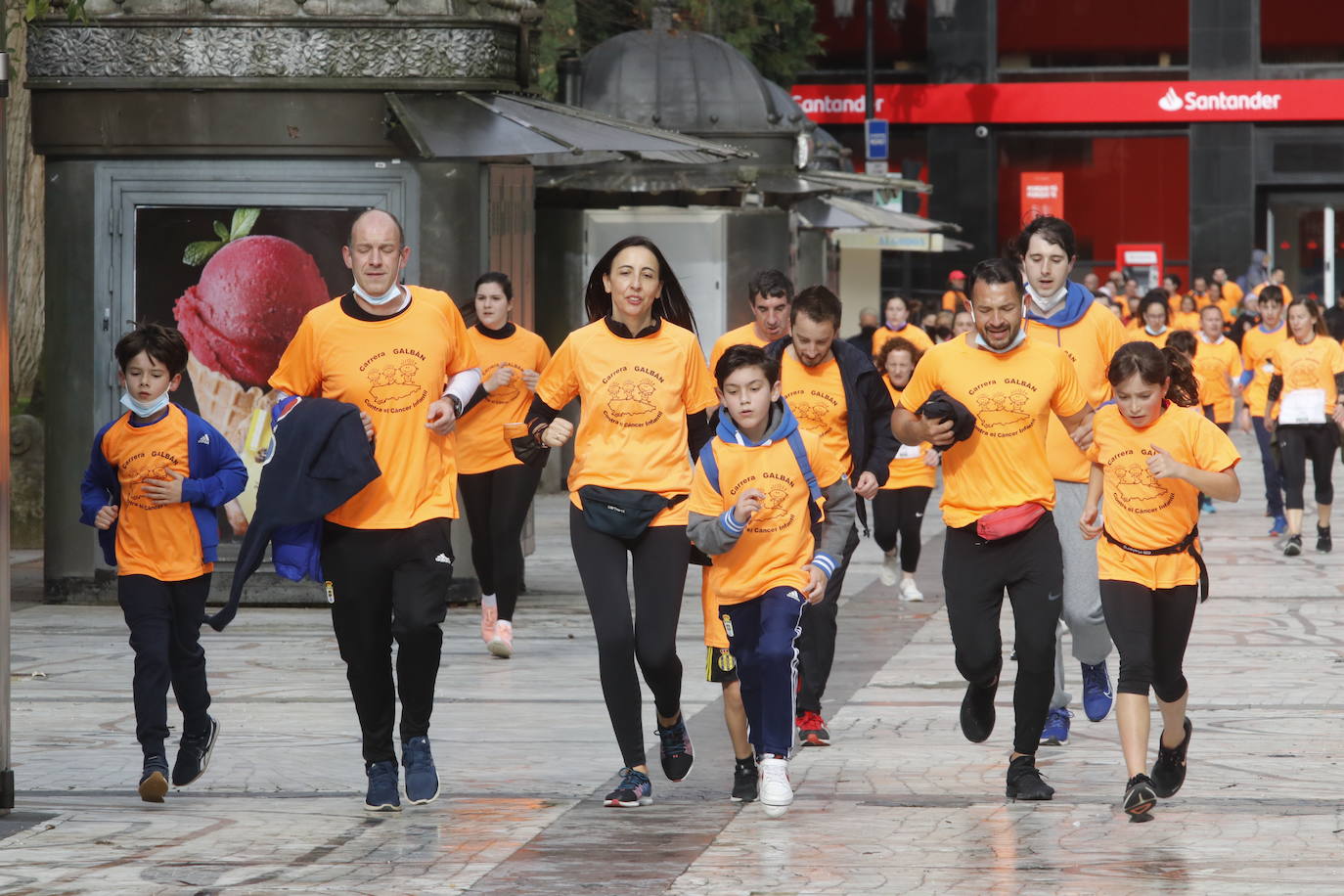 52 concejos de la región se visten de naranja en una carrera colectiva contra el cáncer infantil, organizada por la Asociación Galbán. El objetivo, recaudar fondos para promover la investigación bajo el lema «Una mejor supervivencia es posible». 