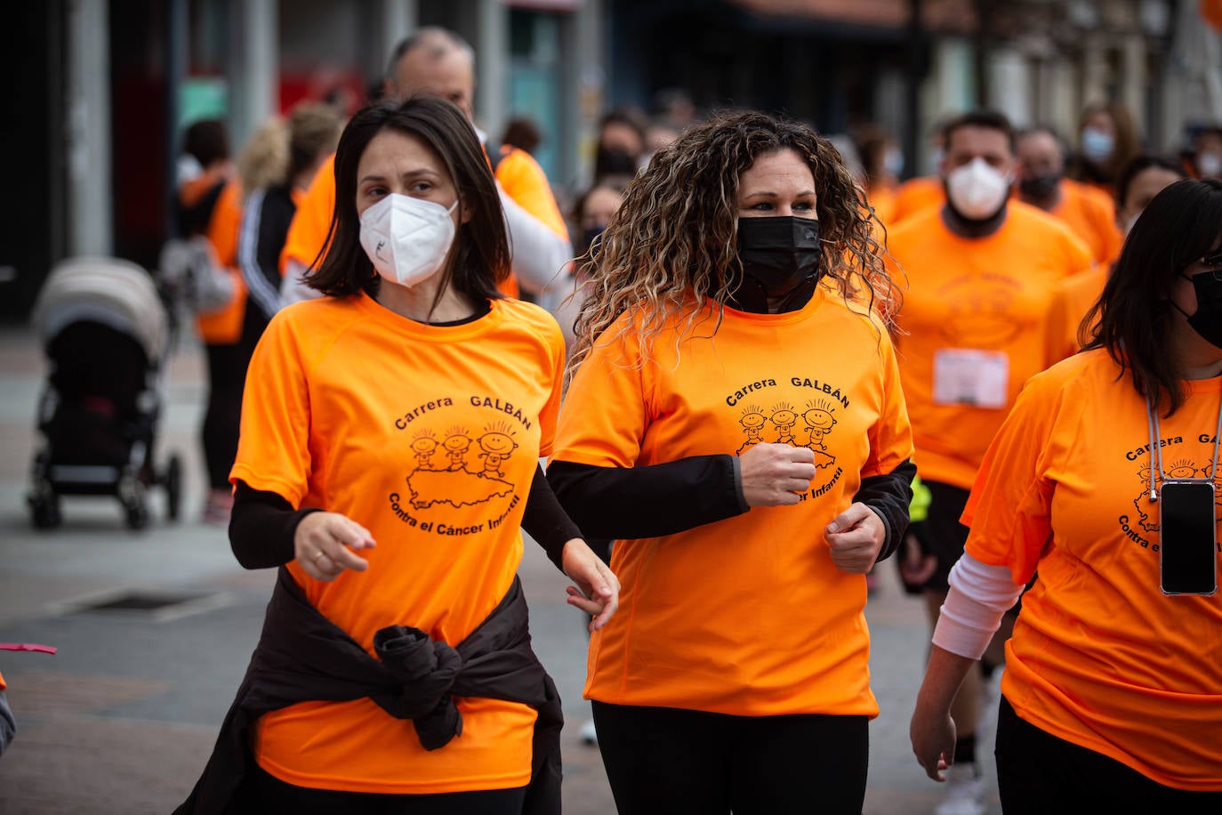 52 concejos de la región se visten de naranja en una carrera colectiva contra el cáncer infantil, organizada por la Asociación Galbán. El objetivo, recaudar fondos para promover la investigación bajo el lema «Una mejor supervivencia es posible». 