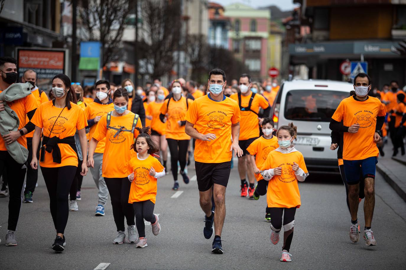 52 concejos de la región se visten de naranja en una carrera colectiva contra el cáncer infantil, organizada por la Asociación Galbán. El objetivo, recaudar fondos para promover la investigación bajo el lema «Una mejor supervivencia es posible». 