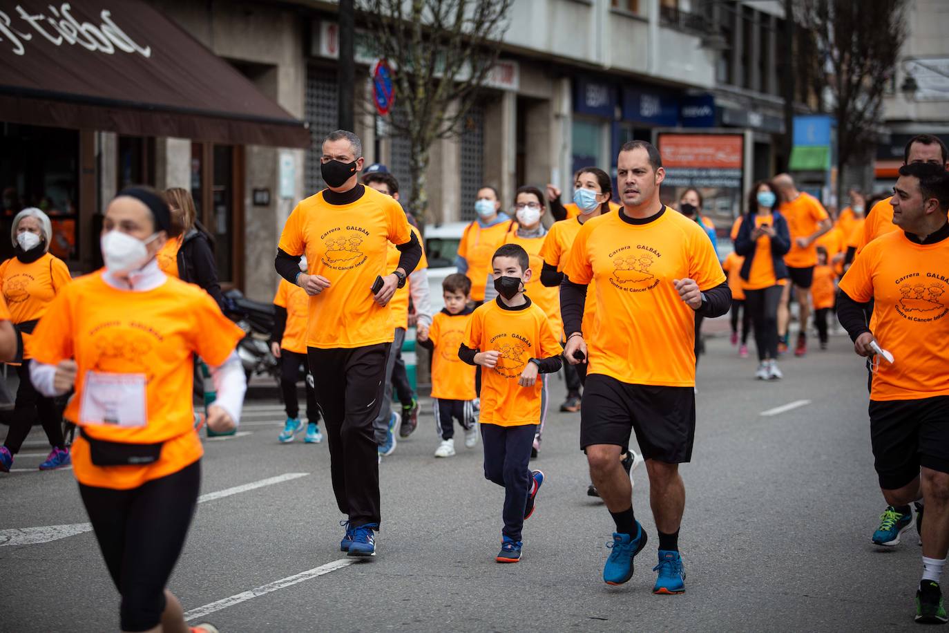 52 concejos de la región se visten de naranja en una carrera colectiva contra el cáncer infantil, organizada por la Asociación Galbán. El objetivo, recaudar fondos para promover la investigación bajo el lema «Una mejor supervivencia es posible». 