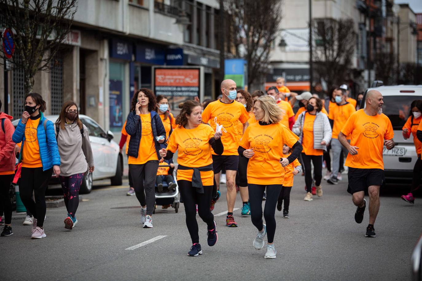 52 concejos de la región se visten de naranja en una carrera colectiva contra el cáncer infantil, organizada por la Asociación Galbán. El objetivo, recaudar fondos para promover la investigación bajo el lema «Una mejor supervivencia es posible». 