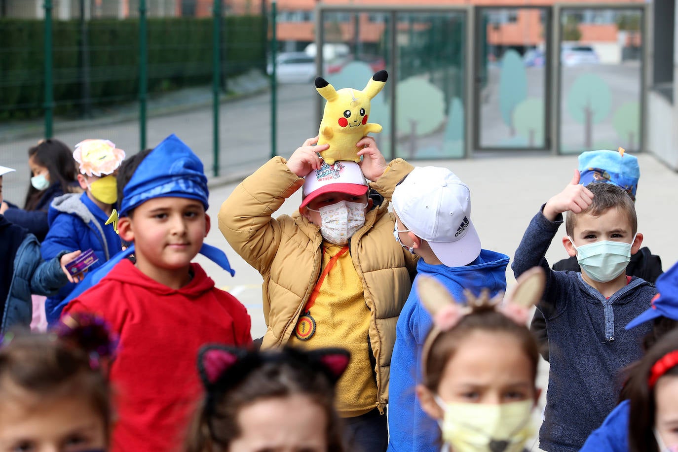 Los centros educativos de Oviedo celebran el Carnaval con los más pequeños en un jueves lleno de fiesta y actividades.