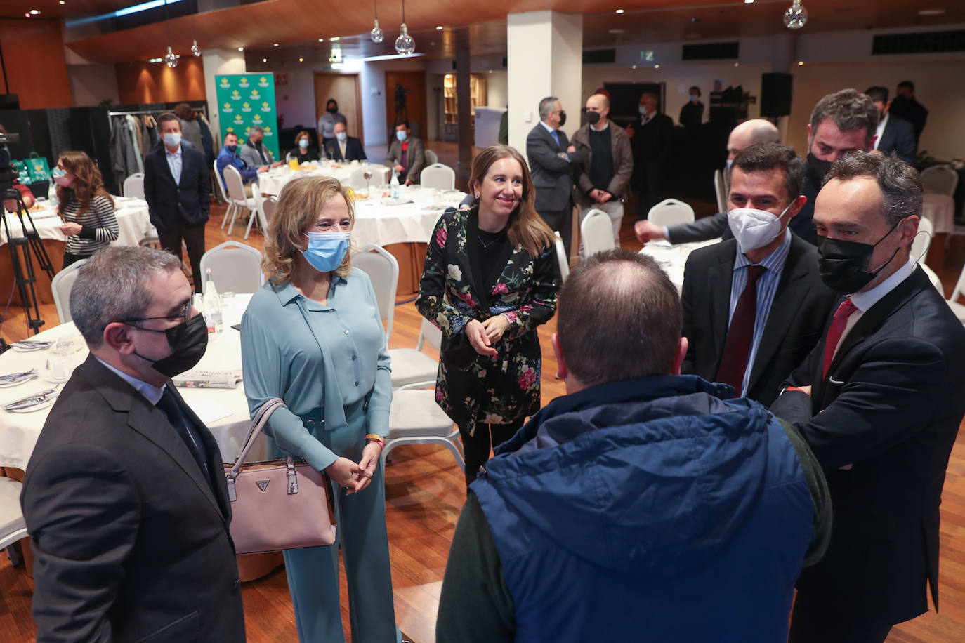 La nueva jornada organizada por EL COMERCIO, con el apoyo del Gobierno del Principado, EDP y Caja Rural, ha contado con la participación de Marcelino Gutiérrez, director de EL COMERCIO, y Antonio Romero, director general de Caja Rural de Asturias, además de Belarmina Díaz Aguado, directora general de Energía, Minería y Reactivación del Principado; José Manuel Pérez, director de Regulación de la Unidad del Hidrógeno de EDP; y Carlos García Sánchez, director de la Fundación Asturiana de la Energía (FAEN).