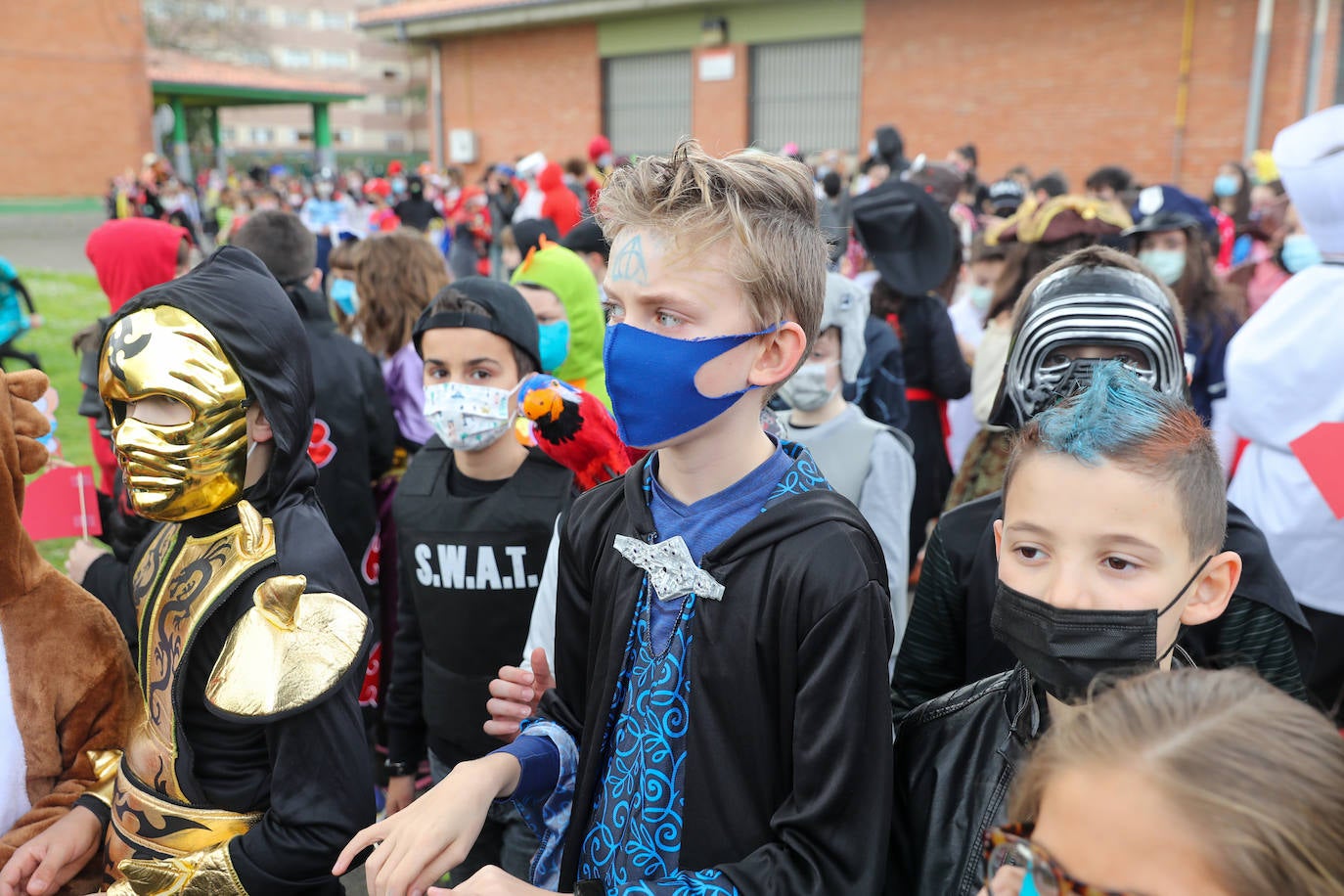 Los más pequeños disfrutaron este jueves del carnaval con fiestas y actividades en varios colegios de Gijón