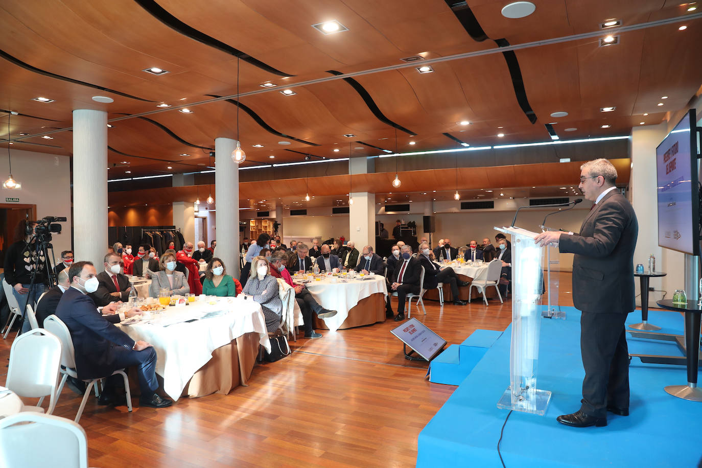 La Jornada «Presente y futuro del deporte», organizada por EL COMERCIO y el Real Grupo de Cultura Covadonga, reunió a dirigentes y gestores deportivos de la ciudad, y contó con la participación del secretario de Estado para el Deporte y presidente del Consejo Superior de Deportes, José Manuel Franco