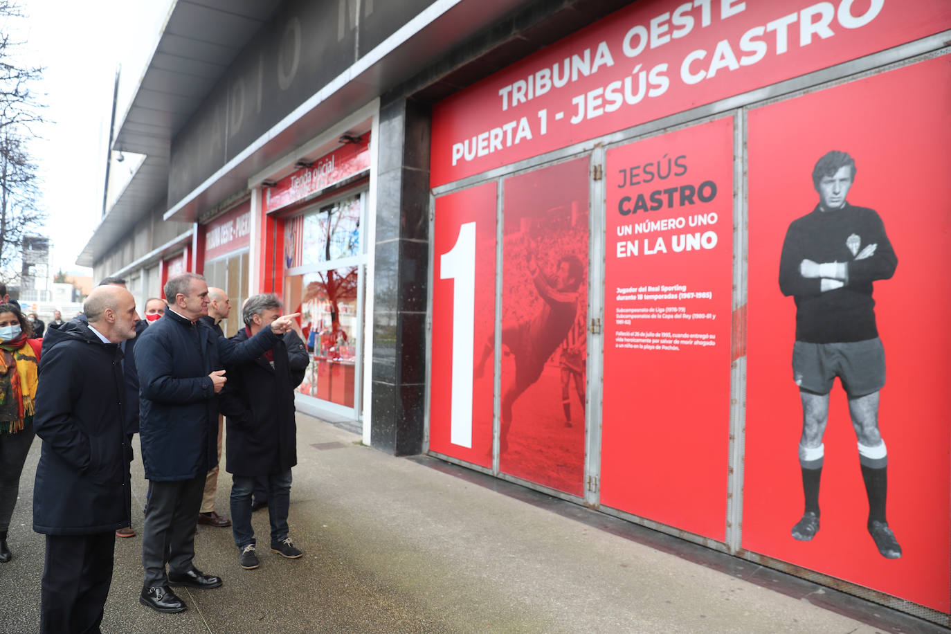 Tras participar en la Jornada «Presente y futuro del deporte», el secretario de Estado para el Deporte visitó el Real Grupo de Cultura Covadonga y algunas instalaciones deportivas municipales, como El Molinón y la pista de atletismo de Las Mestas