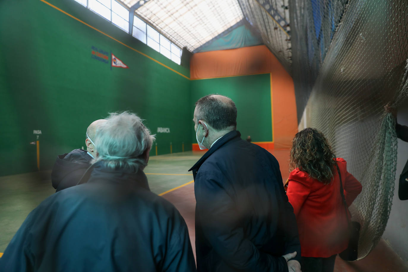 Tras participar en la Jornada «Presente y futuro del deporte», el secretario de Estado para el Deporte visitó el Real Grupo de Cultura Covadonga y algunas instalaciones deportivas municipales, como El Molinón y la pista de atletismo de Las Mestas